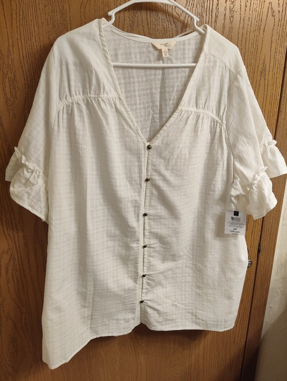 Terra & Sky White Button-Front V-Neck Gauze Blouse